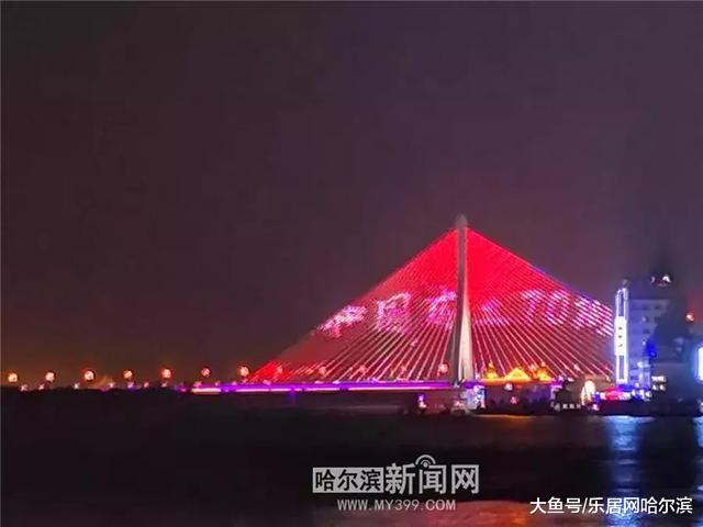 昨晚一高兴，中央大街又满了！20万人！还有一个网红打卡处人更多