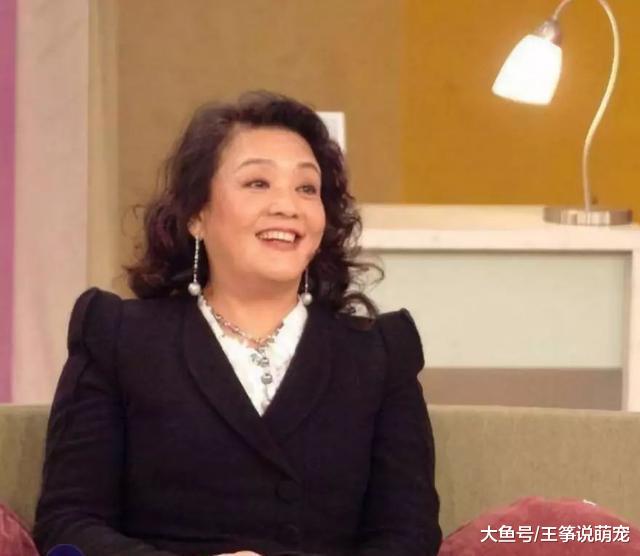 嫁了个假豪门，婆婆被监禁，只能带老公参加综艺捞金？