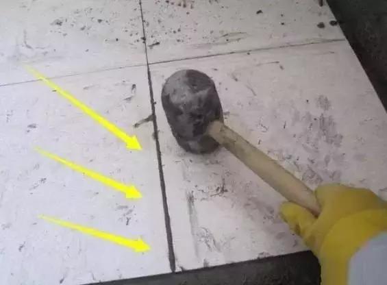 瓷砖干铺和湿铺区别这么大？难怪邻居家的泥瓦工贴砖从来不空鼓！