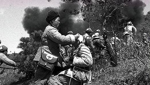 抗美援朝一等功臣，放弃工作回乡务农，42年后为孙子参军掏出证书