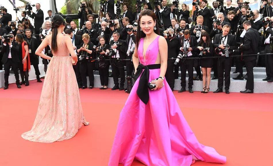 造型辣眼驱逐出场，戛纳红毯上谁是最雷最尬的中国女星？