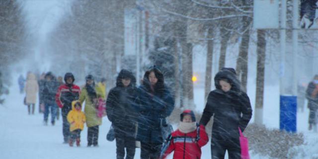 日本女生为什么冬天也穿短裙露大腿？国内网友：原来藏有大阴谋啊