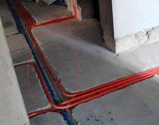 老电工从不在地板里埋电线，想要安全又易维修，这样装才是王道