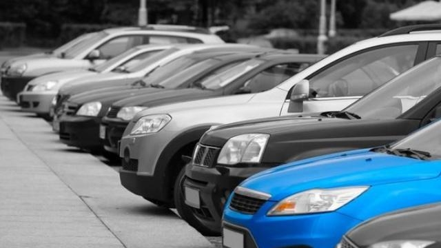 为啥二手车市场几乎都是没开多久的新车？二手车贩无意间说出答案