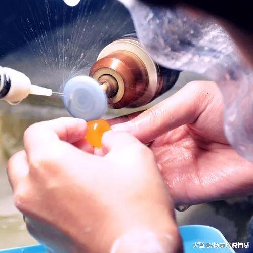 「文玩」\文玩市场上看到这几个摊位,千万不要靠近\