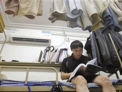 男生在宿舍熄灯以后，在做什么？“别害羞”，最后一个很多人都做过