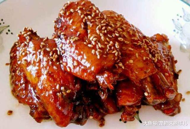 做可乐鸡翅用一个小技巧，做出干净美味腥味，不柴不老鲜嫩非常