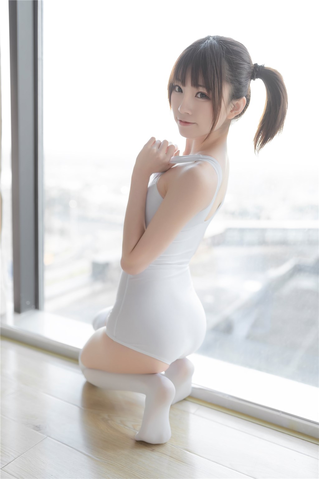 美女图集，白丝单马尾萝莉，是否击中各位心脏？