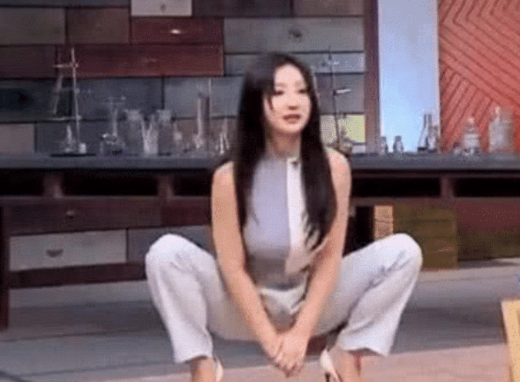 39岁的柳岩为何没人追?看到她蹲下后的样子,网友:总算理解了