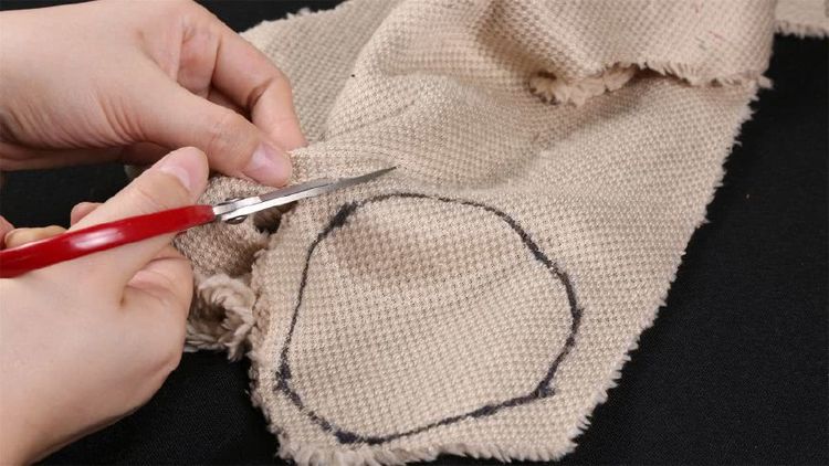 快餐盒不为人知的用处，戳个洞挂在卫生间，老公看见再也舍不得扔