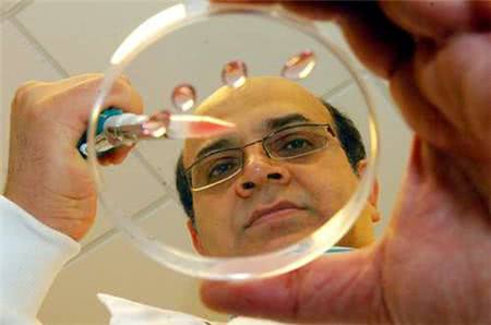 夫妻人工受孕产女, 36年后女儿才发现医生用的是自己精子!