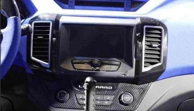 前脸似路虎，尾部似奔驰G级，越野性能不输普拉多，仅12万配七座比买牧马人强