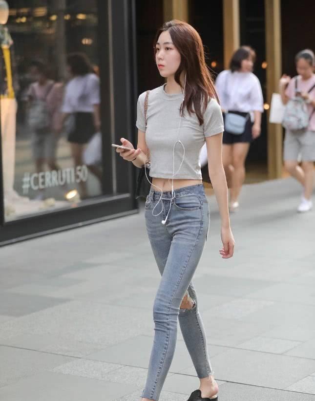 街拍：气质优雅的紧身裙美女