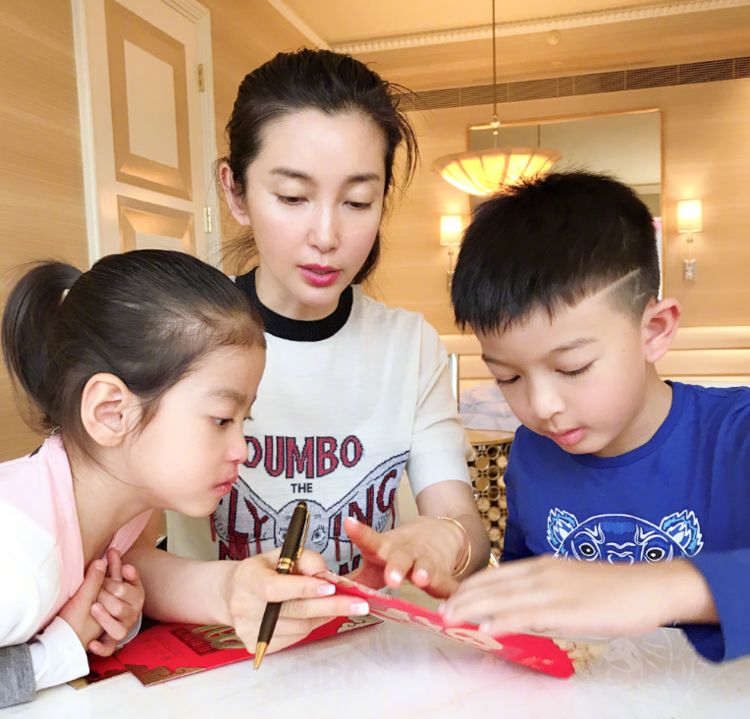 李冰冰妹妹李雪晒家中内景 让人忍不住羡慕