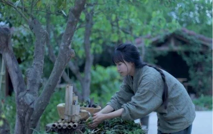 李子柒做的美食真这么好吃？去掉滤镜后完全没食欲，网友：摆拍而已