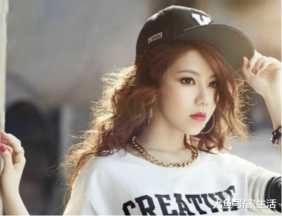 邓紫棋曝出自己的房子，香港房子都那么小？客厅跟我家卧室一样大