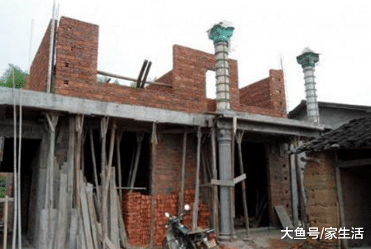 农村自建房要小心别这样盖，有钱人都知道原因，入住才会富裕