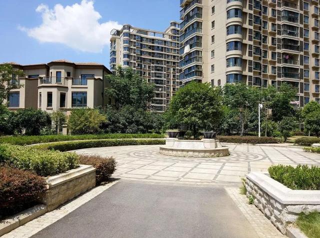 大汉口惊现神秘楼盘！精装准现房、一线湖景、首付低至24万