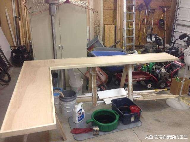 男子捡了3年瓶盖，只为给妻子一个惊喜，当看到成品后赞不绝口