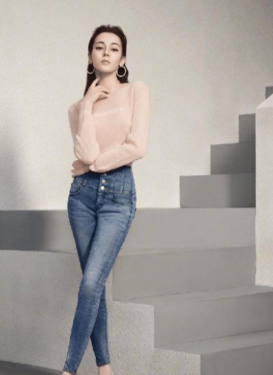 终于知道为啥热巴很少穿紧身裤了，当她换上紧身裤后，懂了