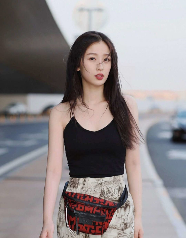 摄影：风吹起小姐姐的秀发，我却被小姐姐的裤子吸引了