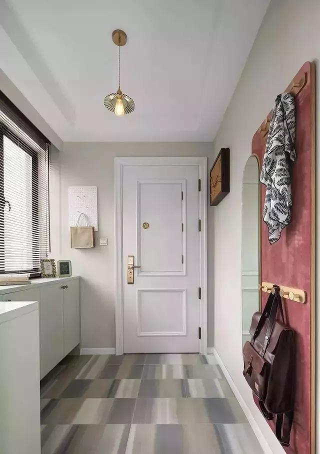 晒晒121平四居室装修实例，玄关地砖极少见，却十分漂亮又耐脏