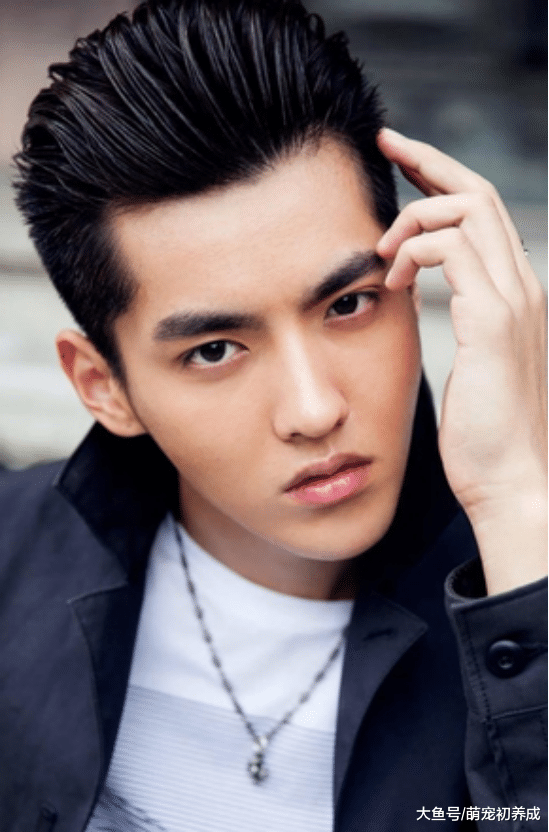 吴亦凡恋情曝光，大碗找到宽面，女友身份揭幕是北影学生