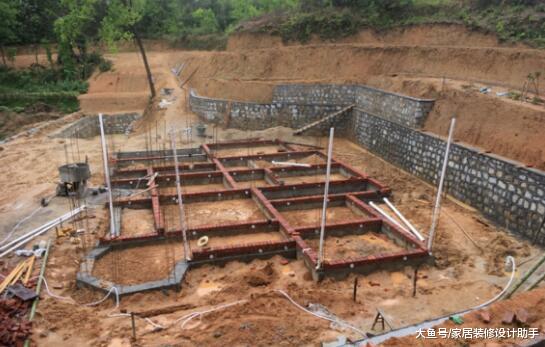 砸50万回村自建两层小别墅，完工后十里八乡的乡亲们都赞不绝口