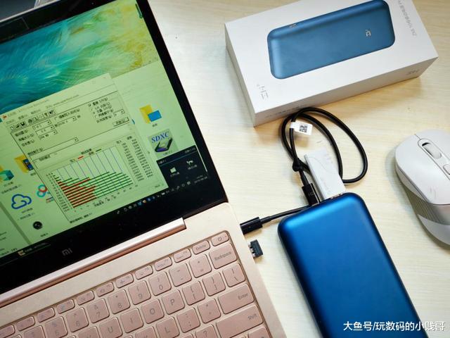 ZMI10号电源Pro：出差档的福音，不仅能充电，还能充当扩展坞