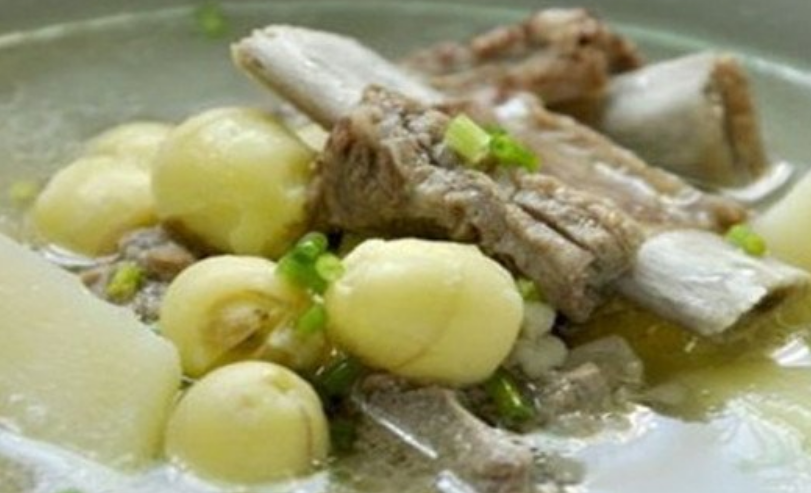 苦瓜莲子去火汤，特别好吃，老人小孩都爱吃，老婆能吃一大锅