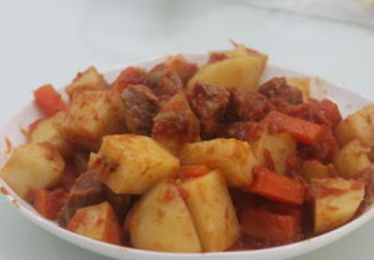 番茄土豆炖牛肉，招待客人必备的硬菜，全家一锅都不够吃