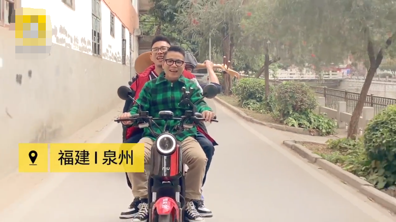 樂團拍拜年神曲火了，觀看量達50多萬次，結果卻被交警處罰了