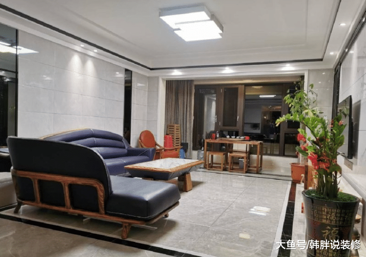 155㎡精装大四房，花了近50万承包给工程队，最爱附送的小露台