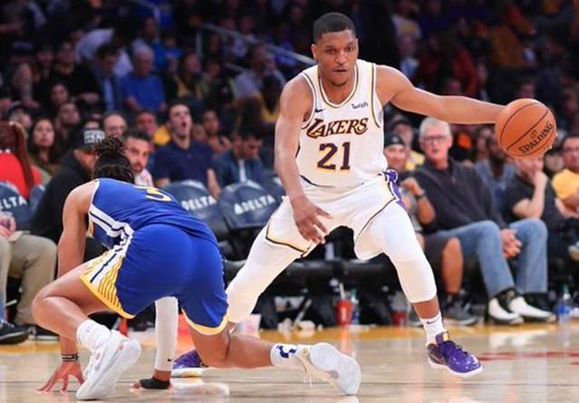 官宣！湖人阵容再升级，裁掉传奇巨星之子，签下11+4神射手