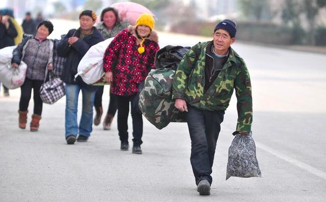 专家：还有2.2亿农民进城，房价真降不下来？国务院参事这样暗示