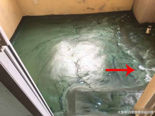 做完闭水试验，我发现卫生间防水层一阵一阵泛白，被师傅坑惨了