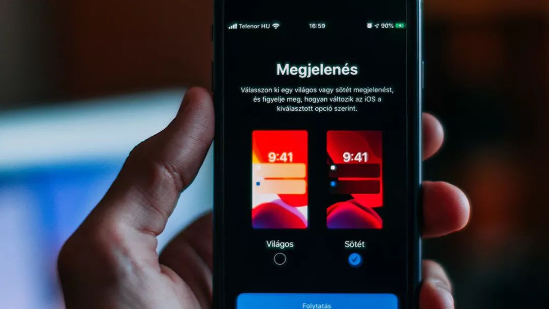 iPhone 用深色模式更省电？这场实测告诉你