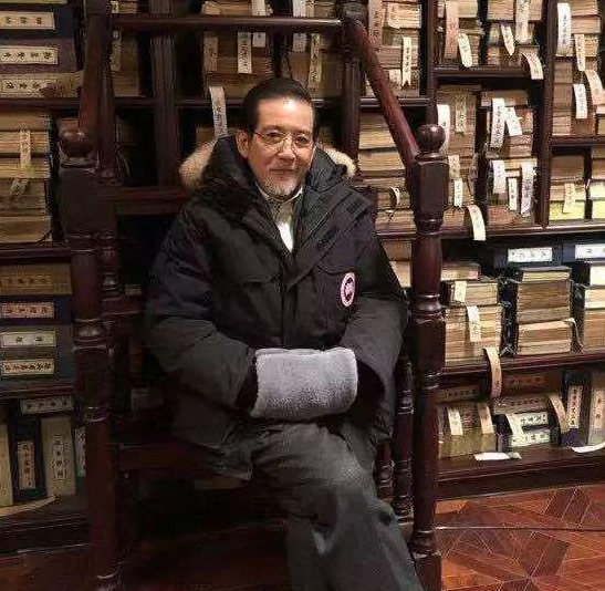 林青霞旧爱近照曝光，等了37年仍然单身，如今73岁红光满面