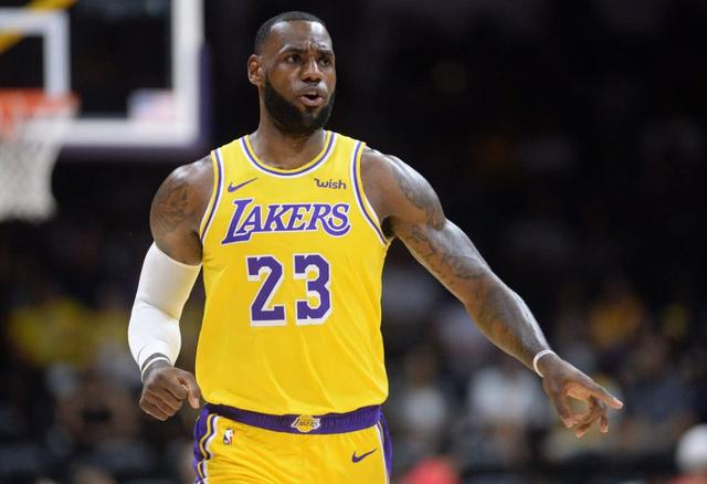 如果詹姆斯加盟CBA，单场得分能超100吗？对比数据告诉你有可能