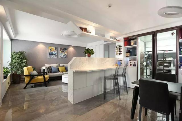 90平漂亮新房, 客厅巧用一截矮墙隔断, 邻居一看都跟着效仿!