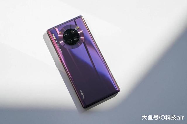 “华V”一同造势，两大旗舰机设计“雷同”，比iPhone11Pro要好看