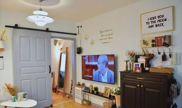 我家小户型客厅面积并不大，但却让人觉得很舒服