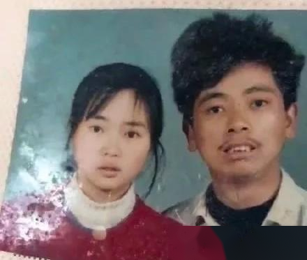 看到爸妈当年的结婚照，便开始怀疑人生了