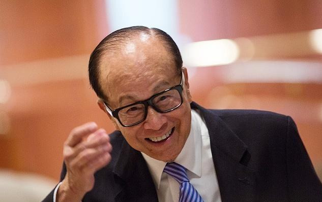 李嘉诚房价“预言对”？“前首富”退出房地产给购房者什么信号？