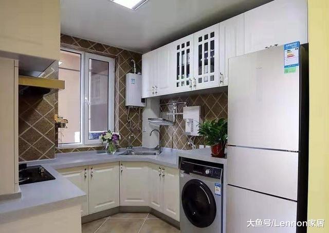 国人把洗衣机放阳台，外国人却把它放厨房，他们不怕油烟吗？