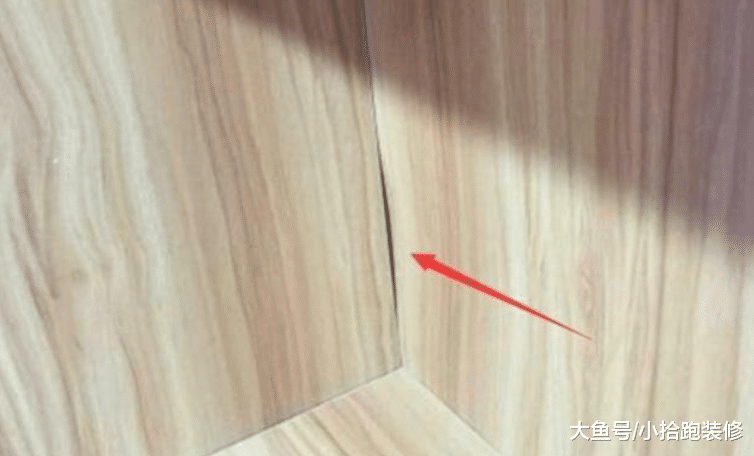 衣柜背板变形，师傅说和他无关，可指出这个问题，他不说话了