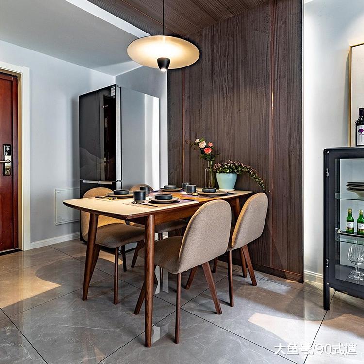 客餐厅一体，壁灯墙，86㎡三口之家