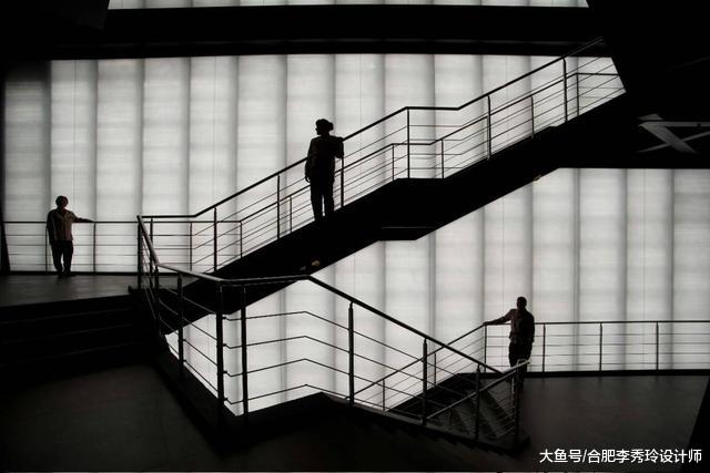 混凝土又厚又丑，还是这种半透明混凝土好看节能，铺家里闪闪发光