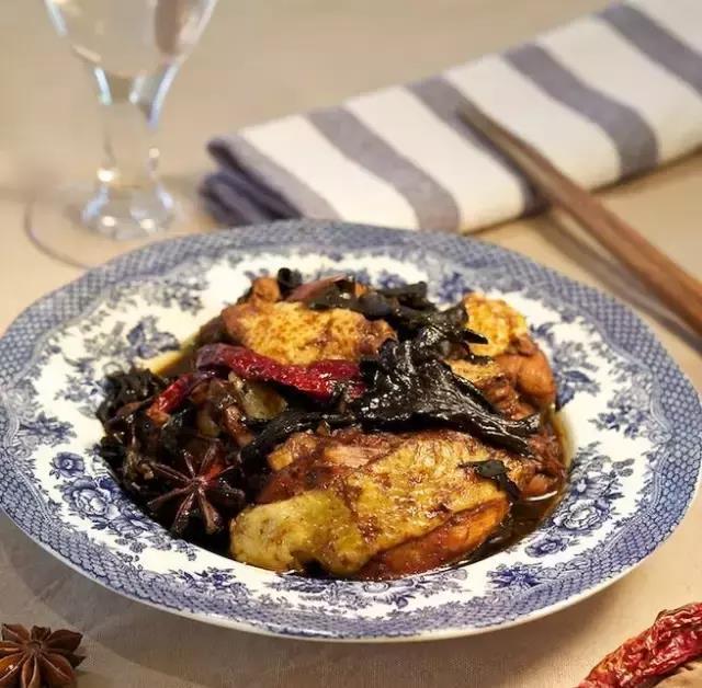 值得学的东北名菜小鸡炖蘑菇