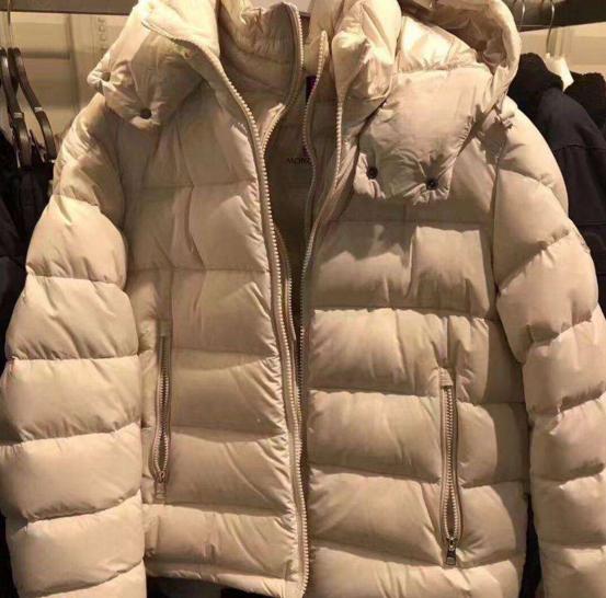 没用的羽绒服别扔掉，动动手就能变成羽绒被，冬天连被子也不用买